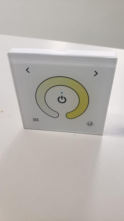 Bicolor Touch Panel für den Wandeinbau in der Farbe weiß.